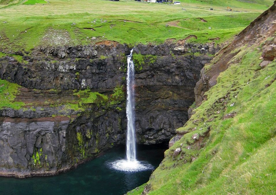 Wasserfall bei Gásadalur